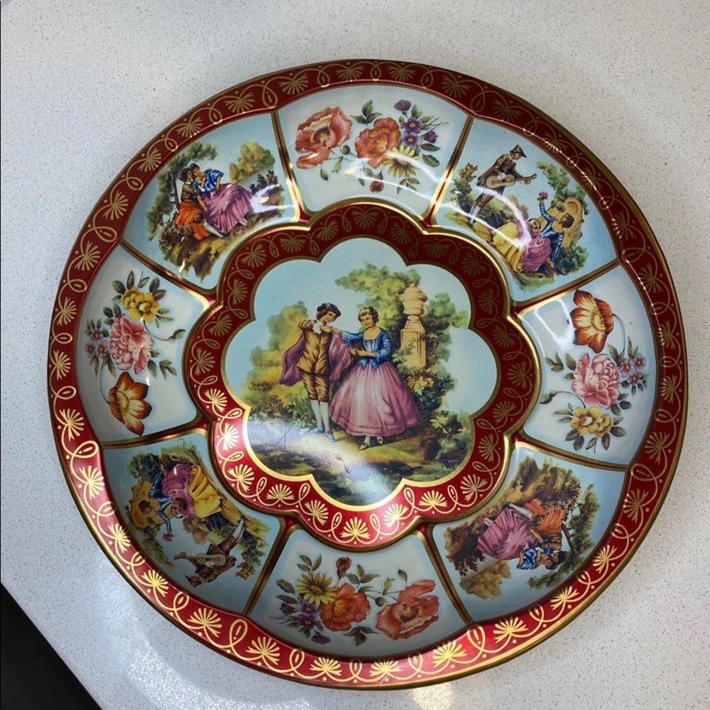 Vintage 1971 DAHER Victorian People Floral Tin Tray  Scalloped Deco Ware England